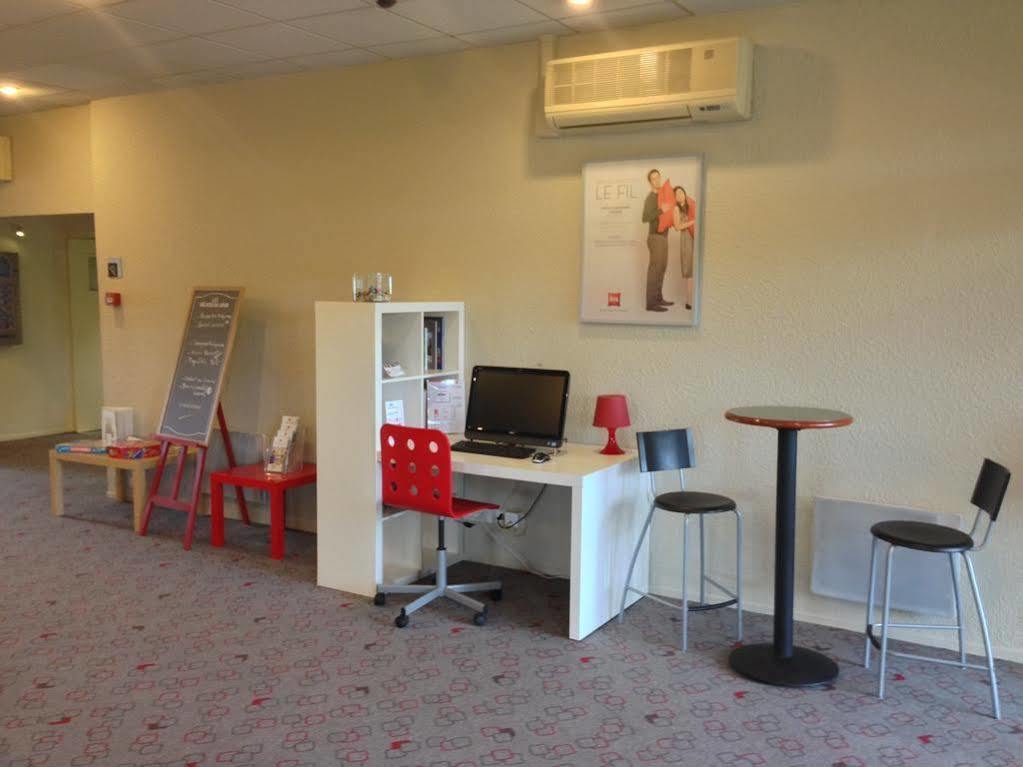 Отель Ibis Lyon L'Isle D'Abeau Экстерьер фото